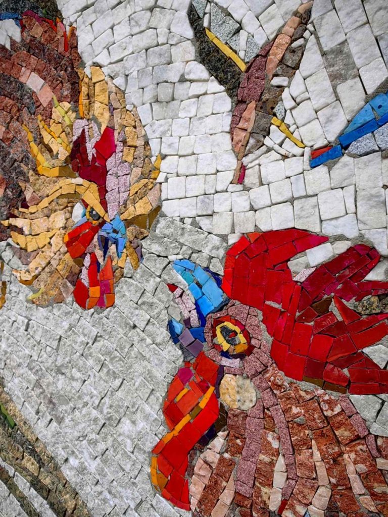 Mozaik dva petla u dvoristu Pravac skole