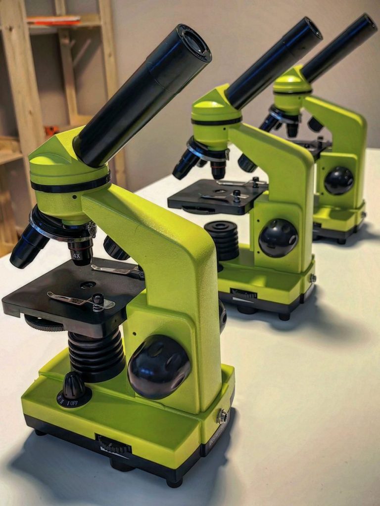 Zeleni mikroskopi u Pravac skoli